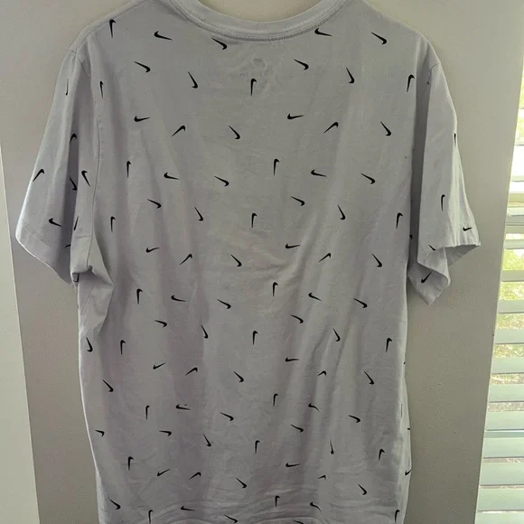 Nike White Short Sleeve Tee with Mini Print - Picture 4 of 6